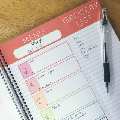 gift ideas for mom carrie-elle-meal-planner1